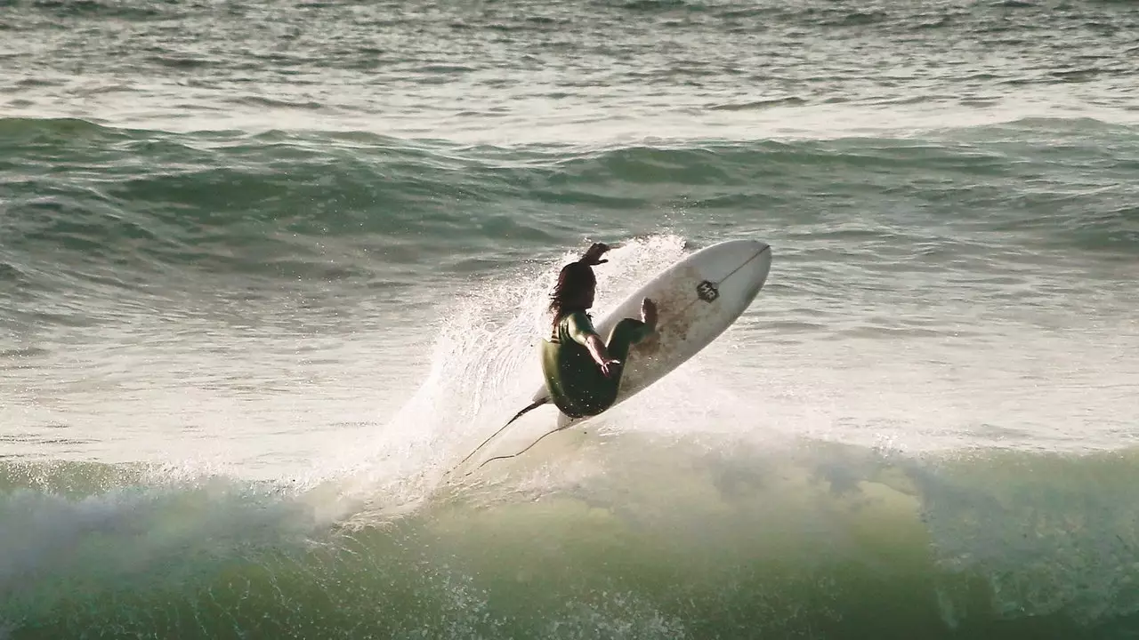 Vijf stranden om te surfen in Spanje