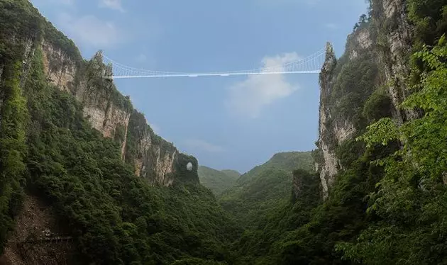 China heeft al de langste glazen brug ter wereld