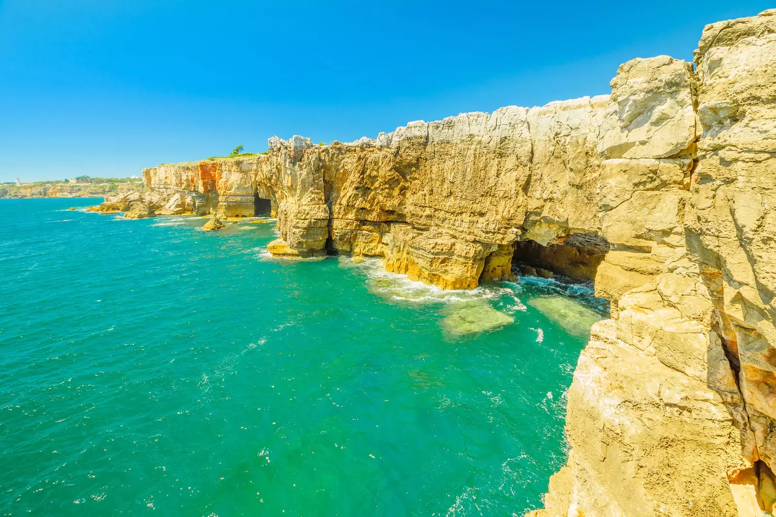 Estoril Sintra dan Cascaadalah segitiga sejarah fantasi dan lanskap di pantai Lisbon