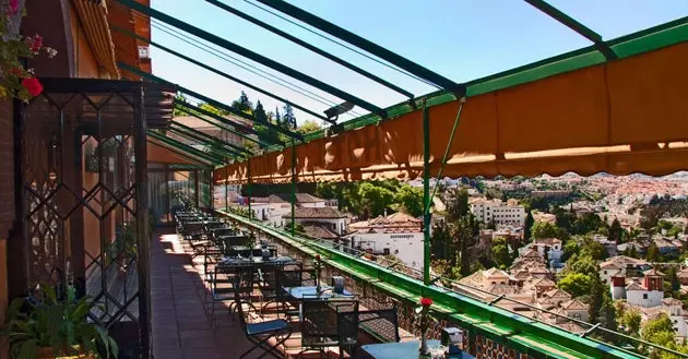 Terrasse på Hotel Alhambra Palace