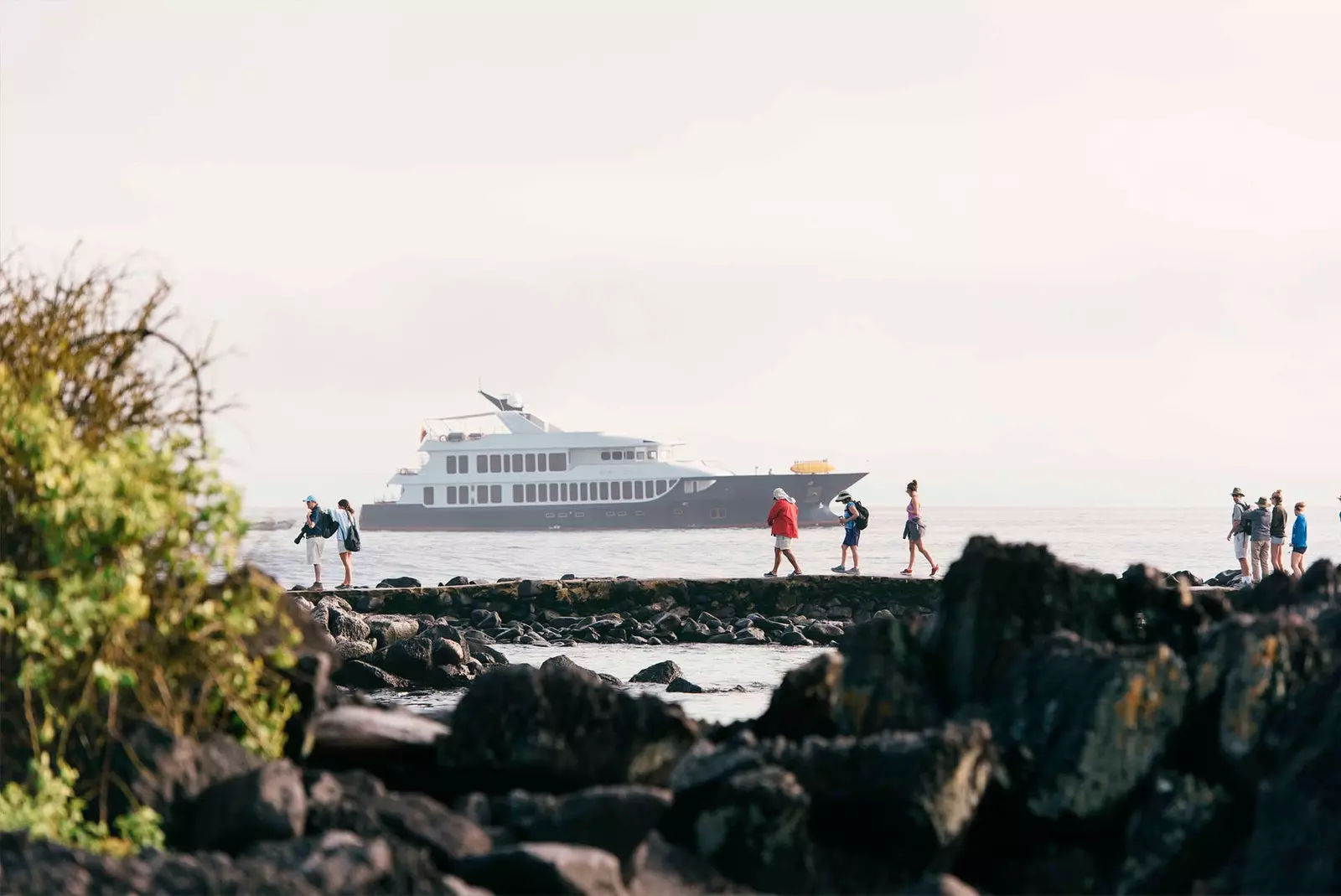 Cruise am Hannergrond an edlante Leit laanscht d'Küst Spadséiergank