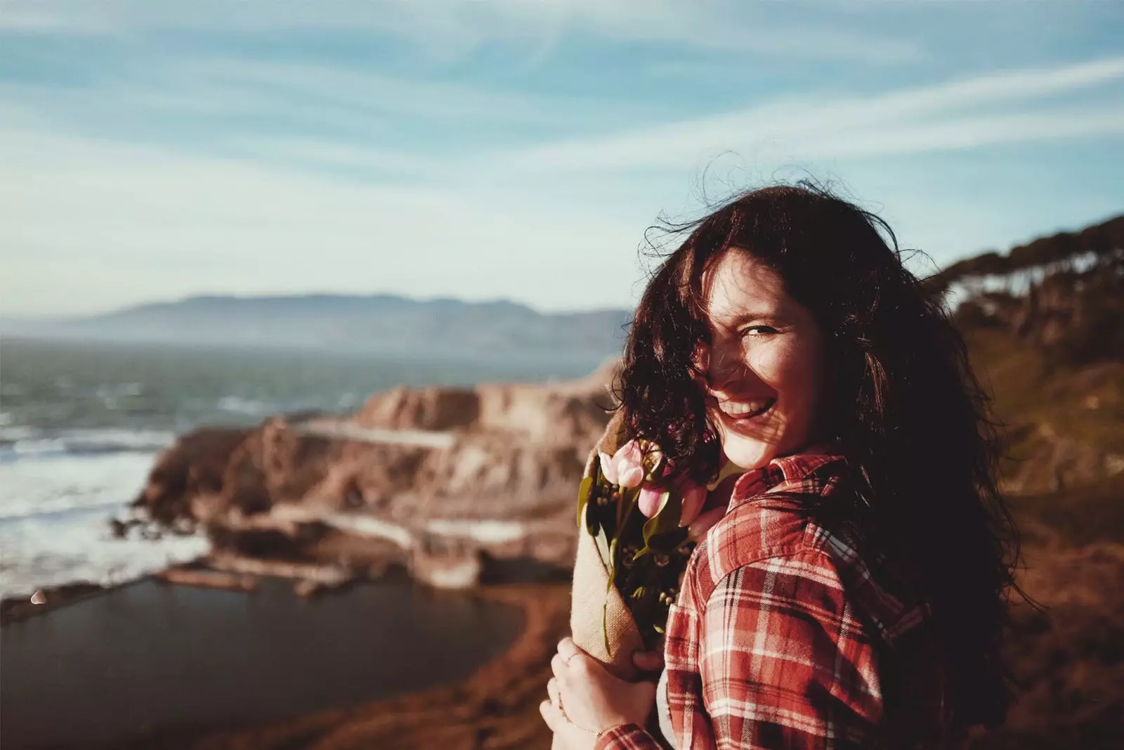 fille souriante sur la plage