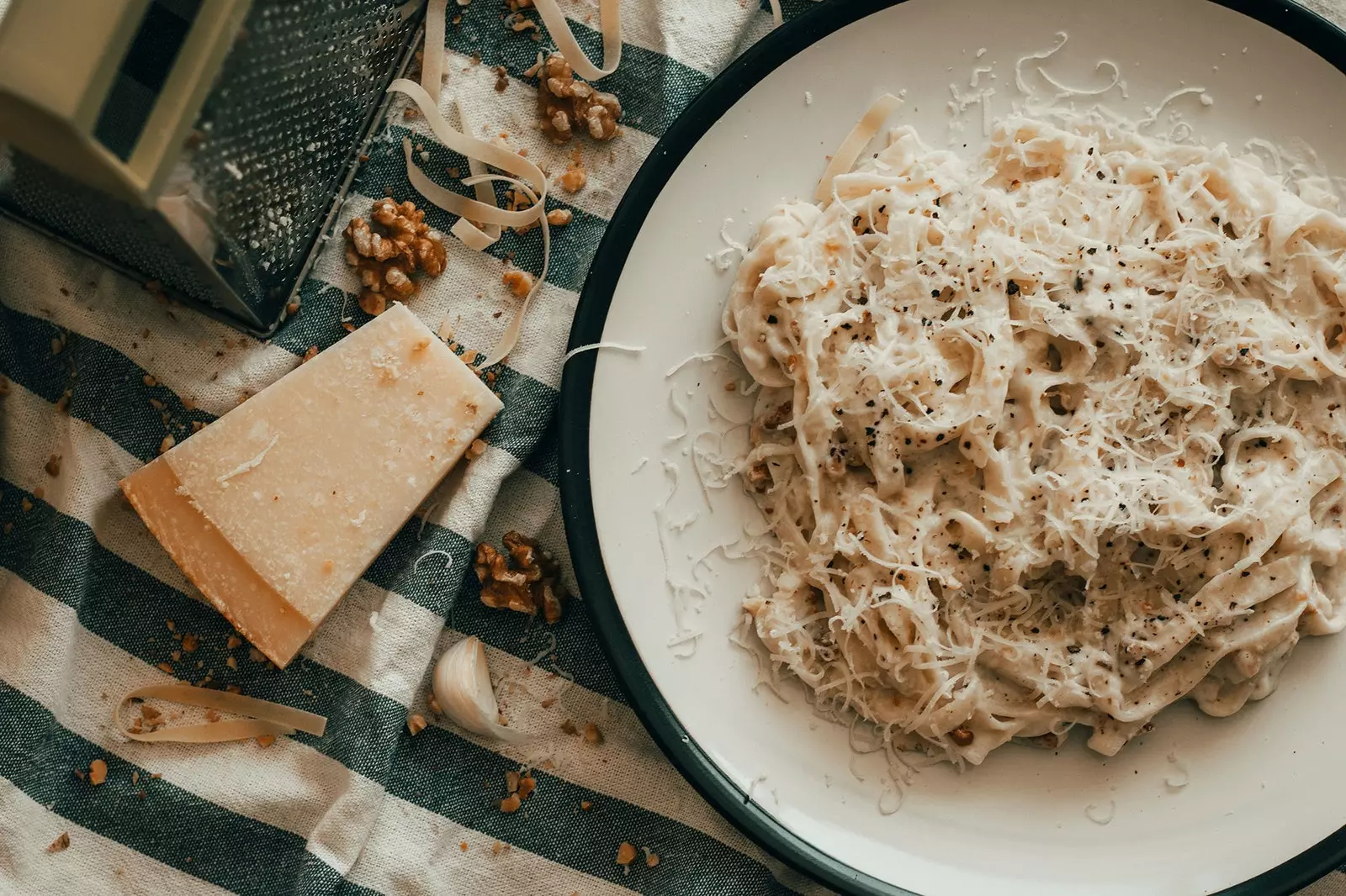 Let's tour Italy in fifteen delicious pasta dishes.