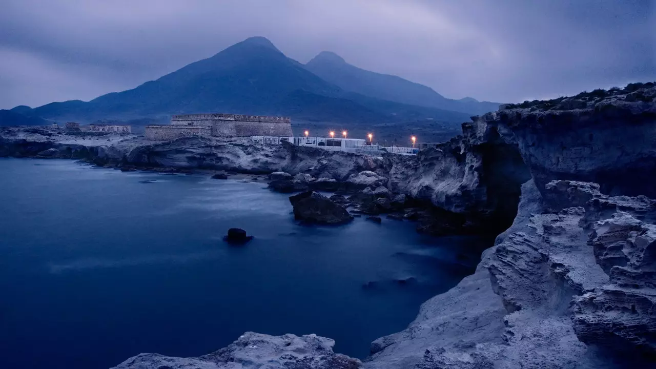 Le dúnadh an bheáir seo, tá píosa beag Almería tar éis bháis