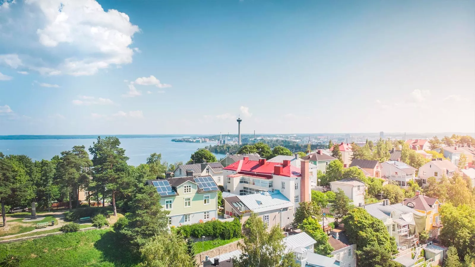 Torre Näsinneula sullo sfondo di tampere