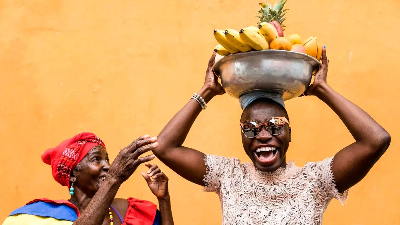 Jessica Nabongo, a primeira mulher negra a viajar pelo mundo