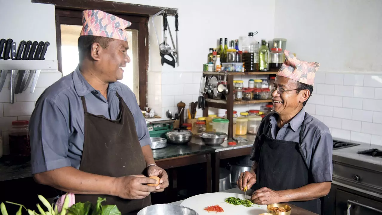 Hotel lebt: Buddhiram Mahato und Nar Bahadur Tamang, von Menschen und Göttern