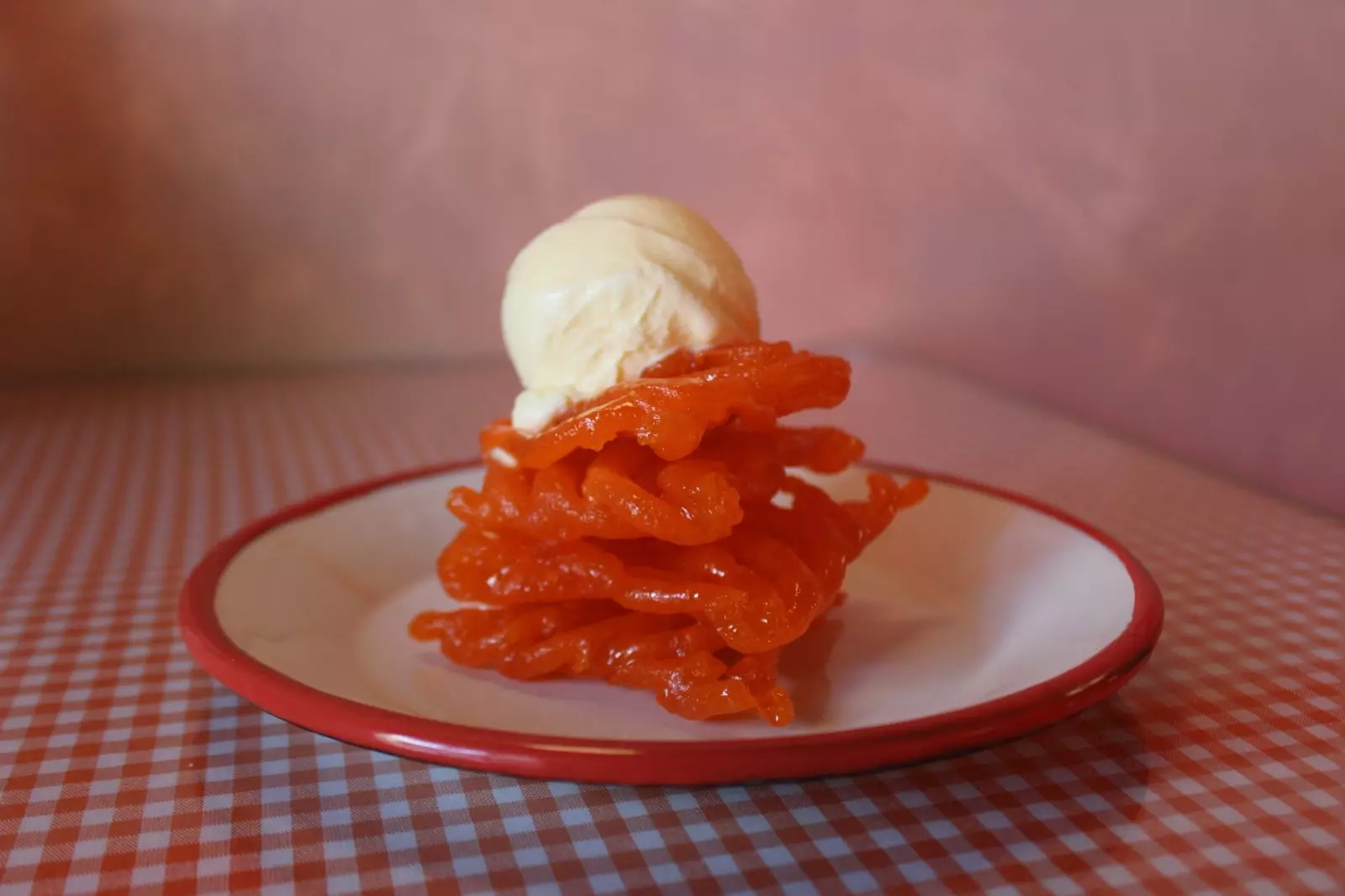 Baby Jalebi Барселонадан чыкпай индиялык жана пакистандык көчө тамактары