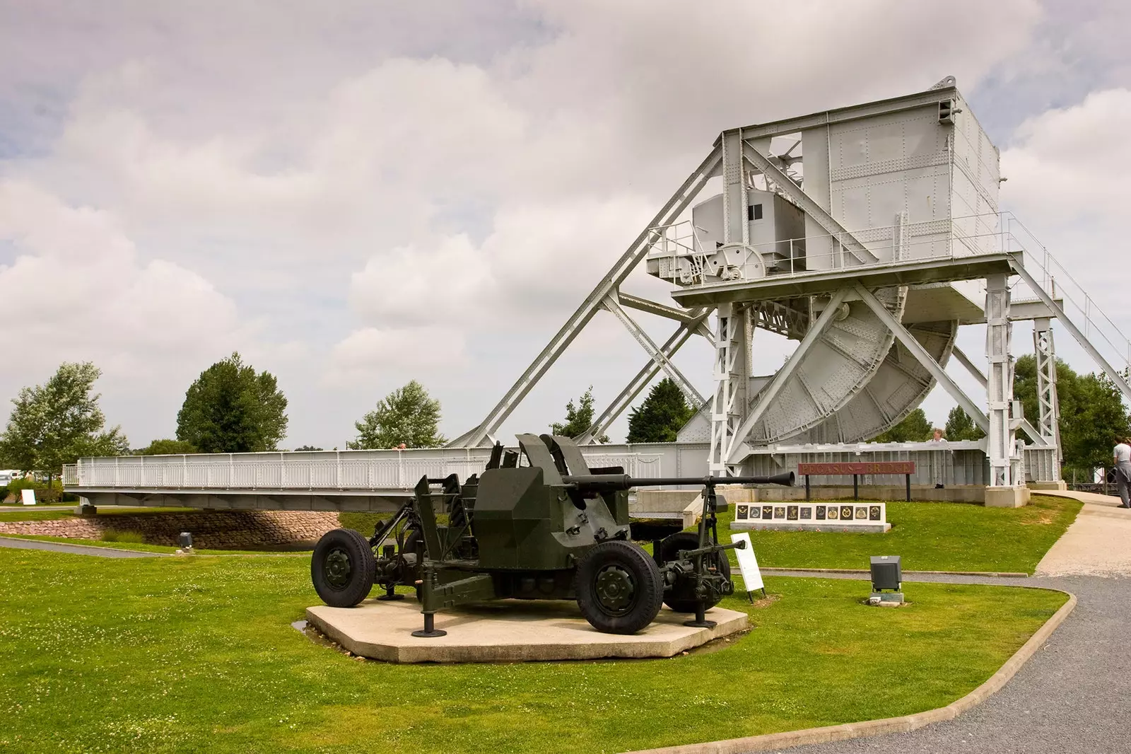 Ghé thăm các bãi biển đổ bộ Normandy