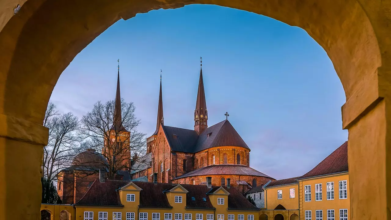 Kopengagenga joylashmang: Roskilde soboridan tashqarida