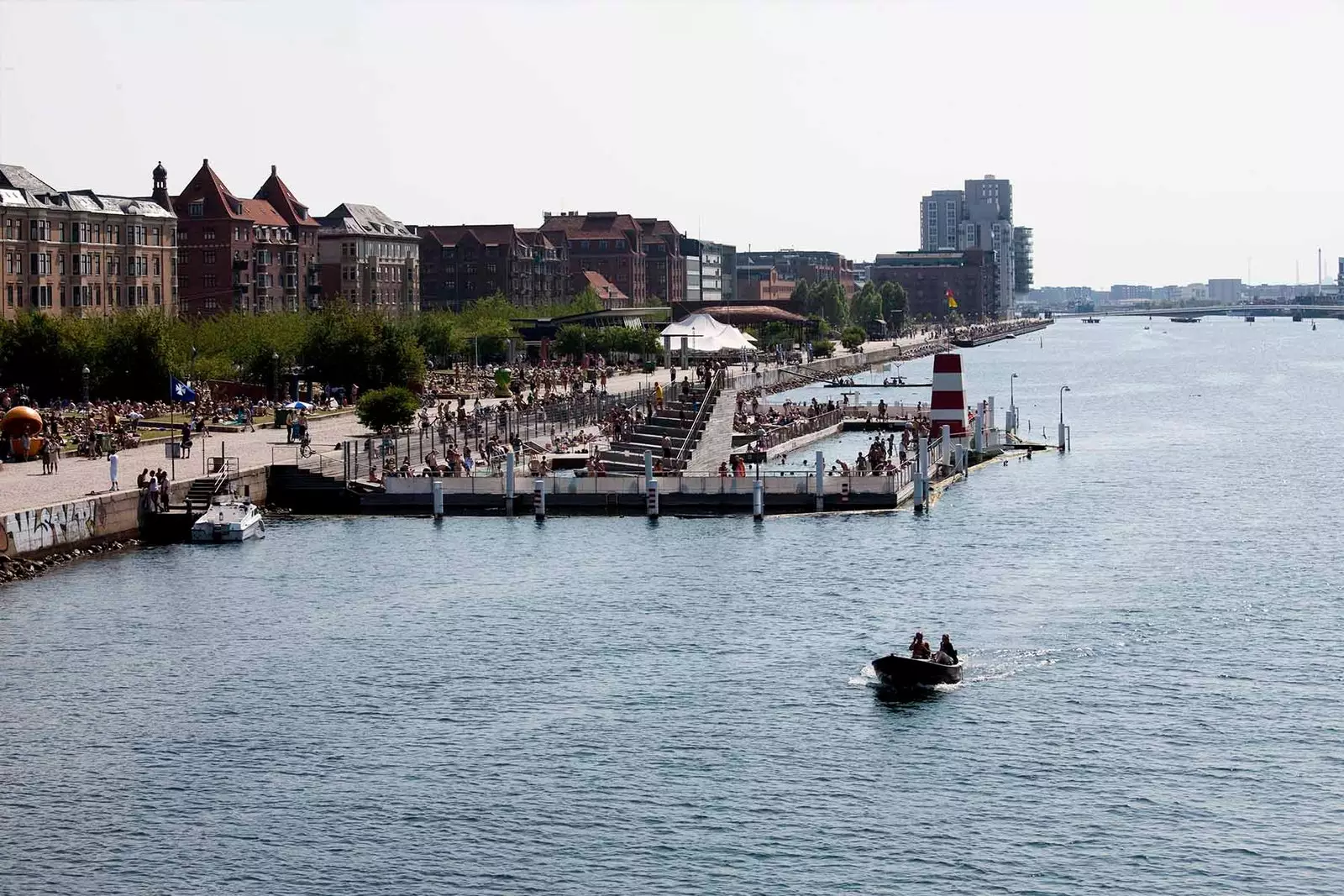 Kolam renang di terusan sangat menyeronokkan Denmark