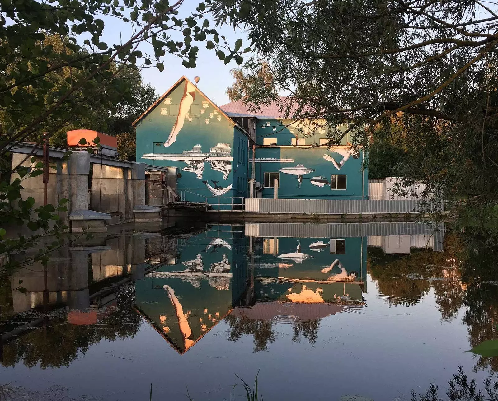 Όχι, δεν χρειάζεται να γυρίσεις το κεφάλι σου...