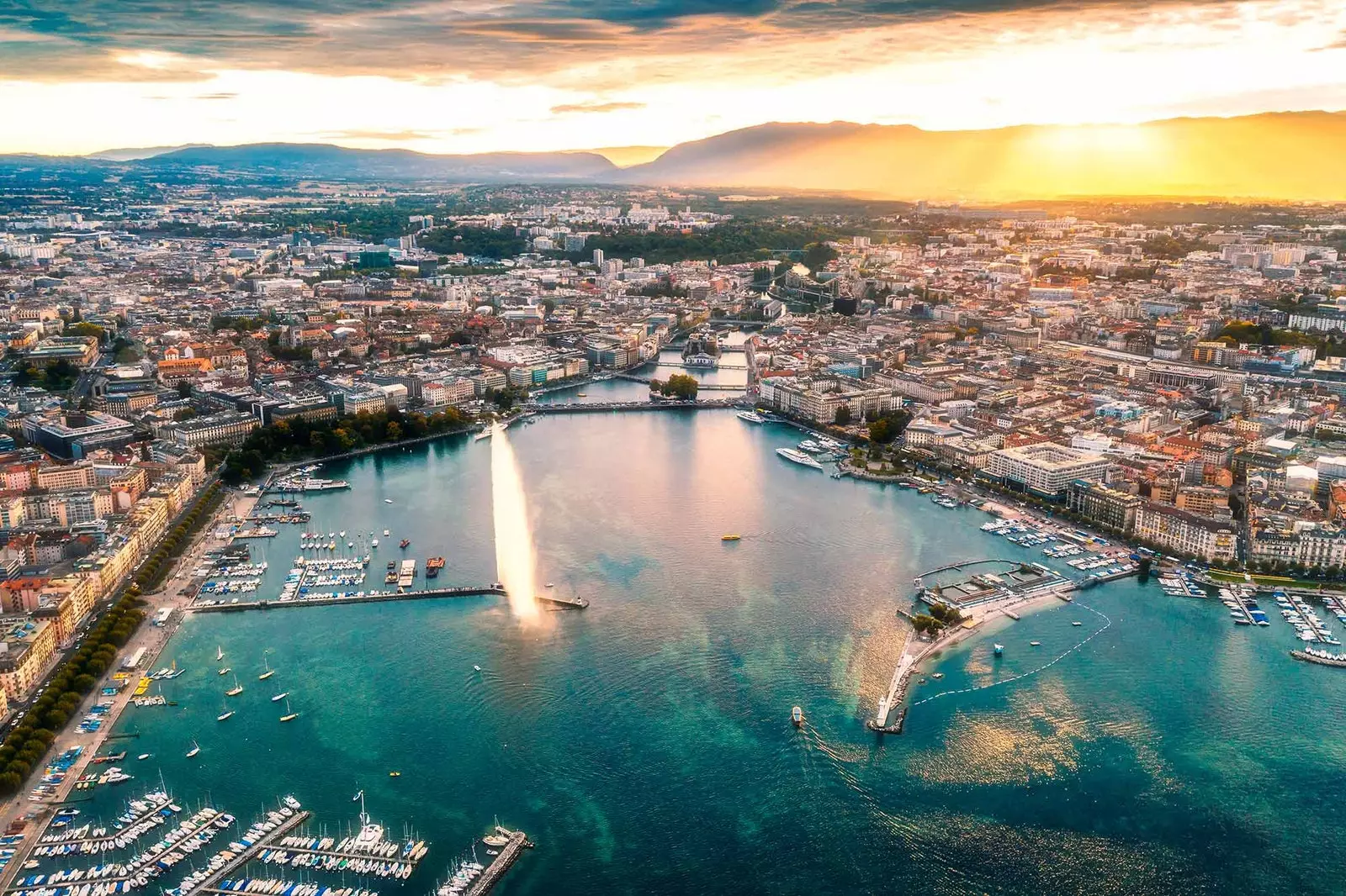 Dans le lac Léman, le jet du Jet d'Eau culmine à 140 mètres.