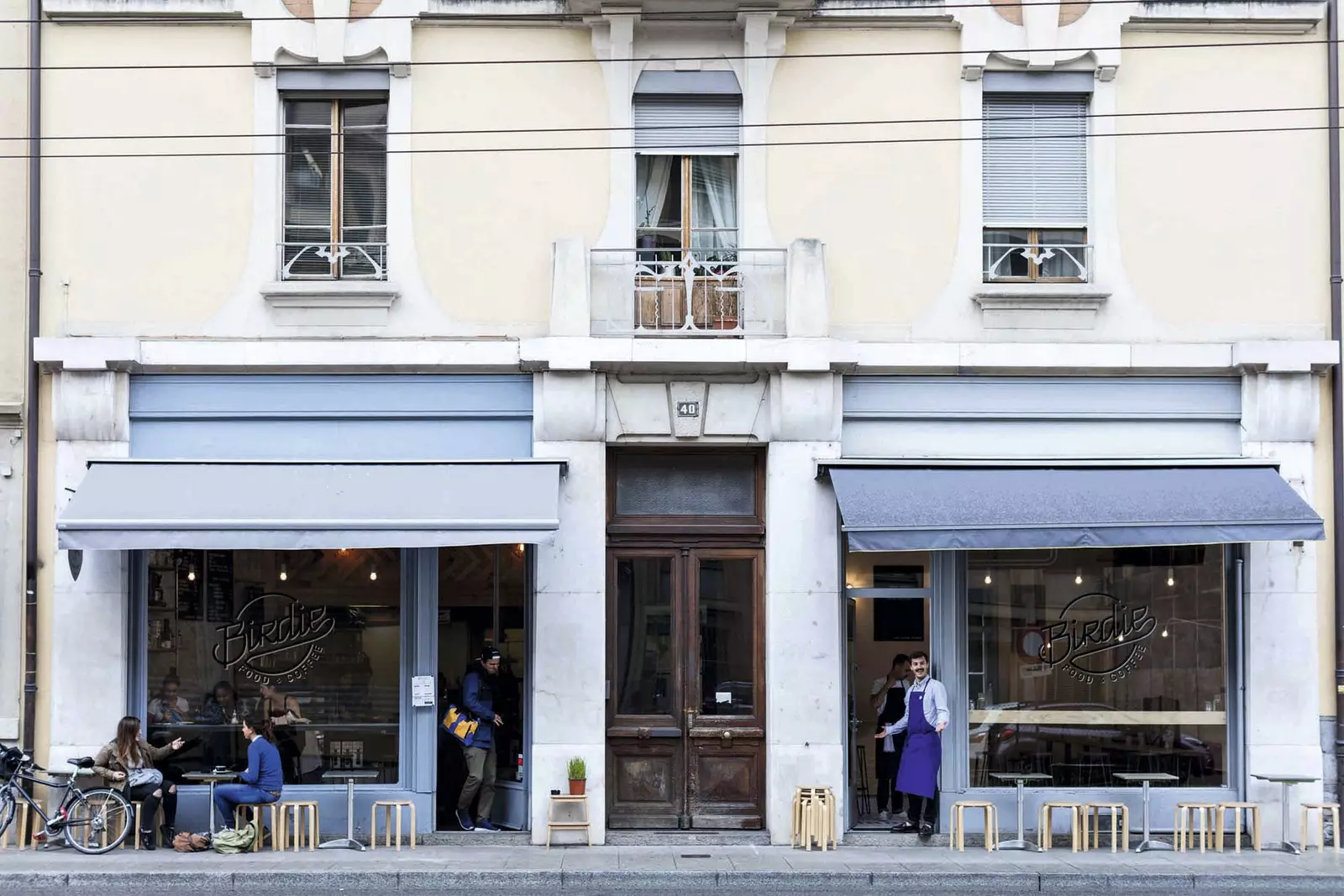 Café Birdie adalah kegemaran penduduk Les Bains, kejiranan galeri seni.