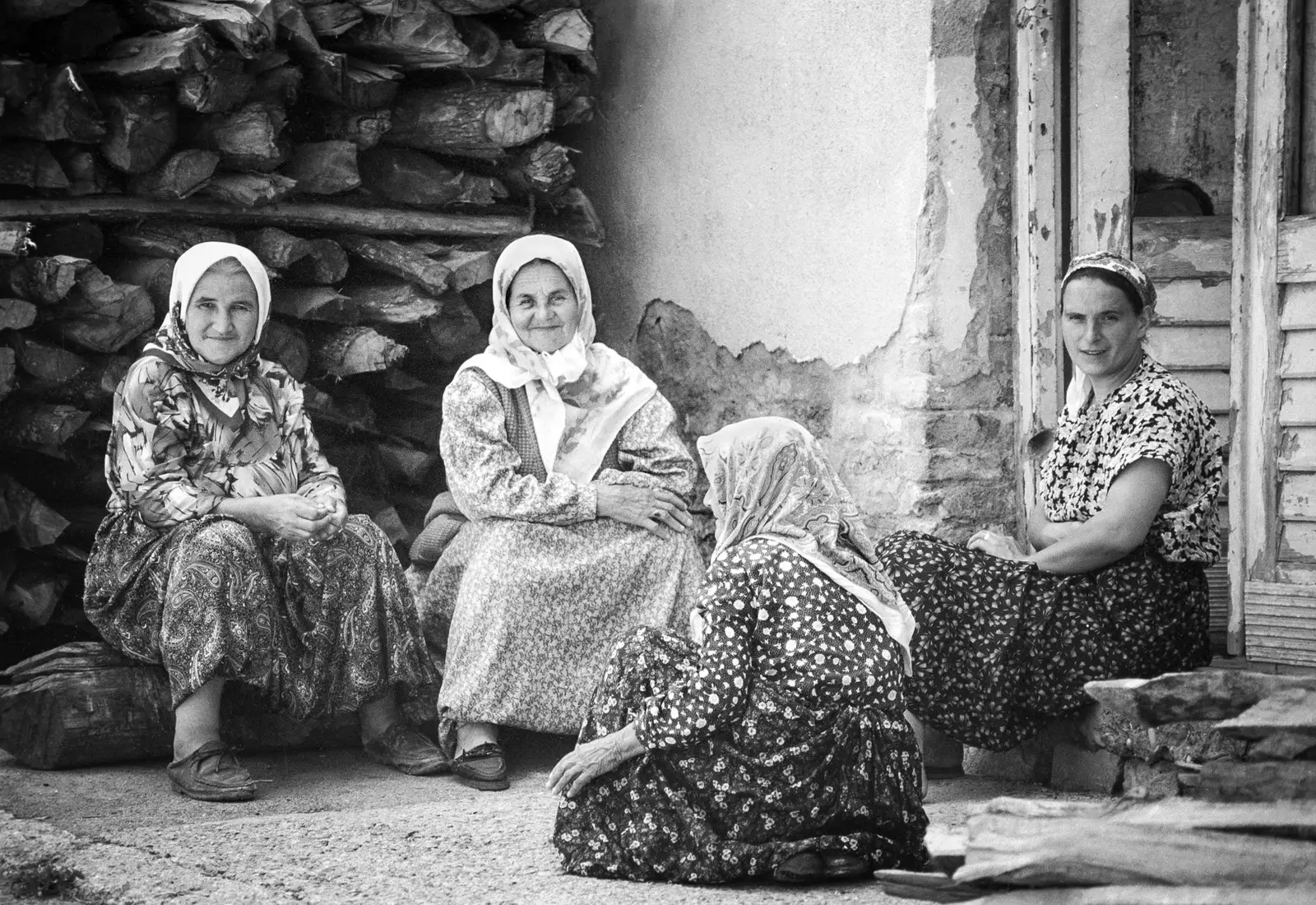 Konur á götum Srebrenica mynd tekin árið 1993