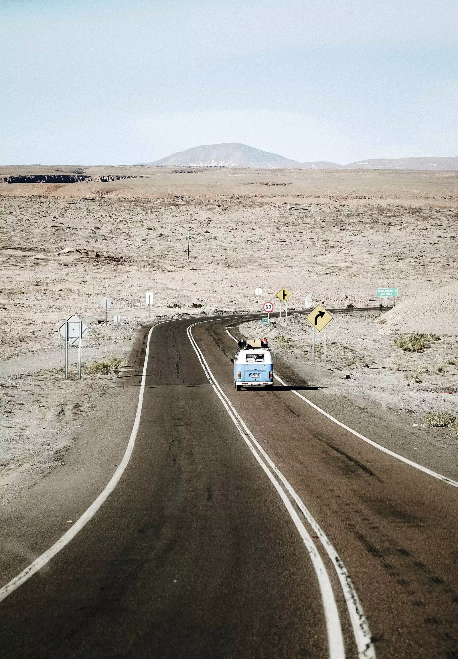 De weg stimuleert reizen in Chileens Patagonië