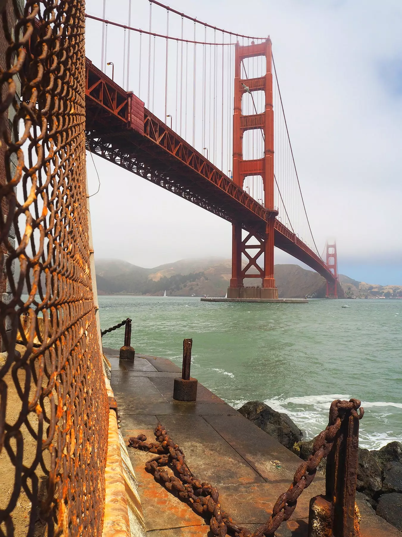 Golden Gate Bridge er dukket op af morgentågen siden 1937.