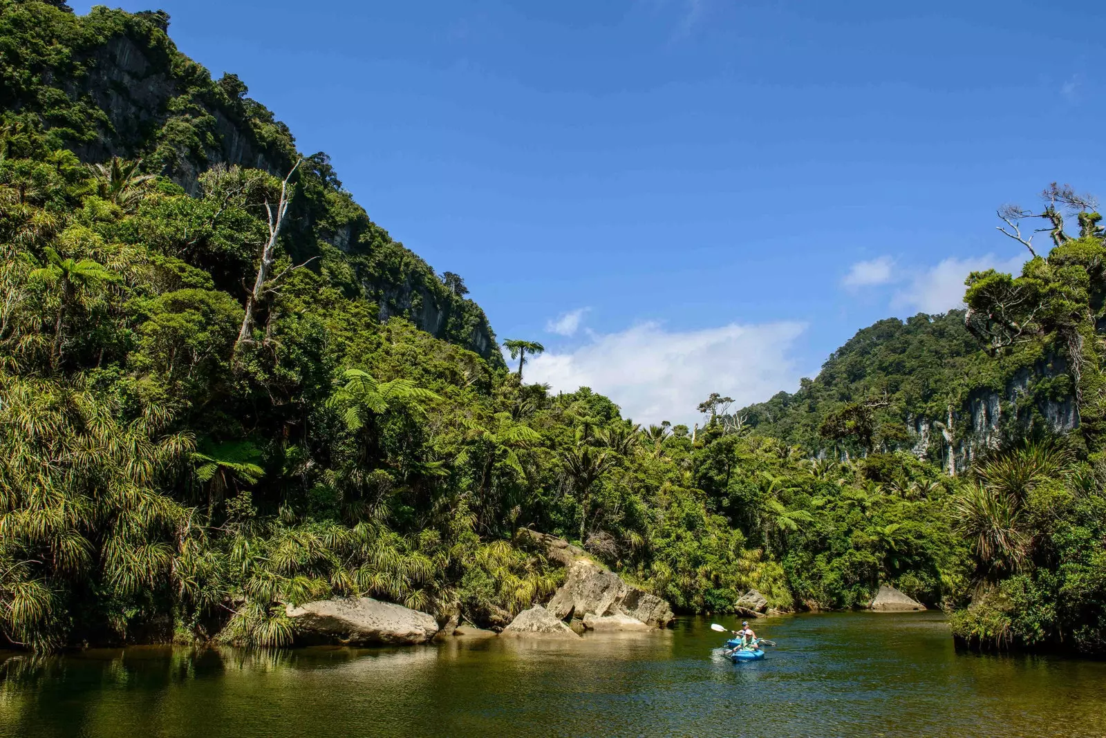 leito do rio Punakaiki na Nova Zelândia.