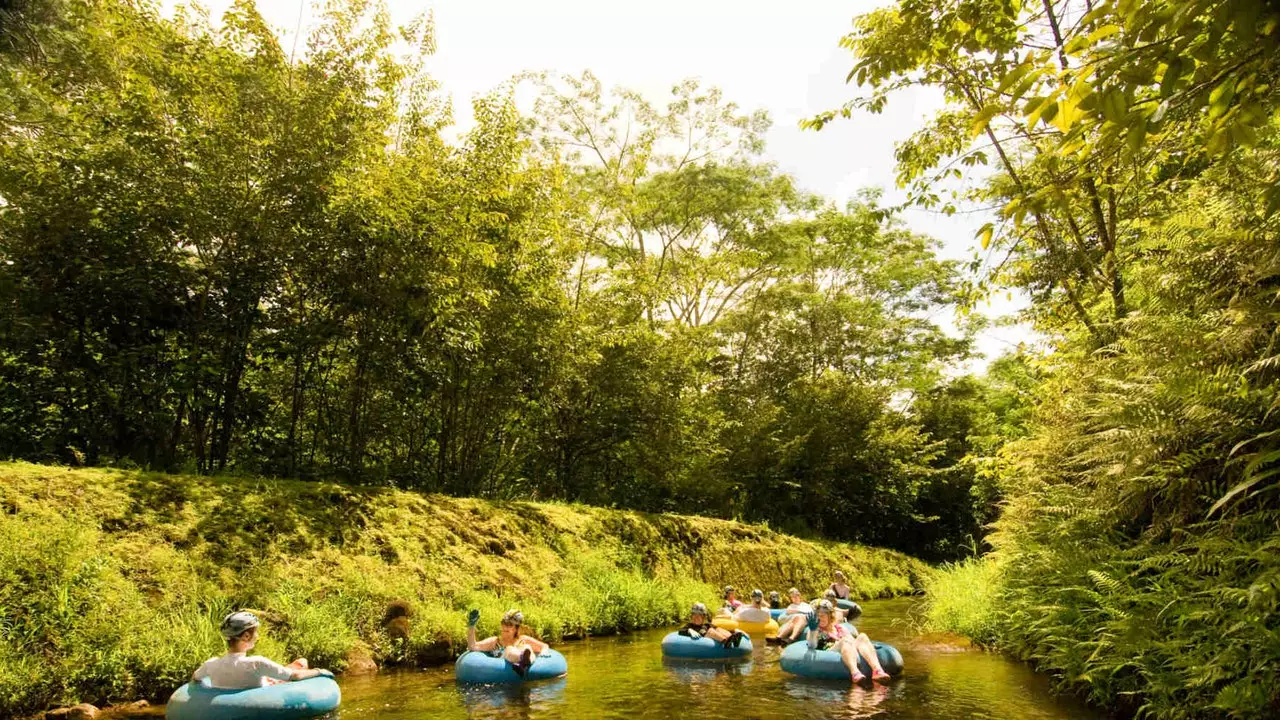 Kauai, l'île d'Hawaii qui se parcourt en toboggan aquatique