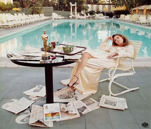 Faye Dunaway heeft een kater in het Beverly Hills Hotel