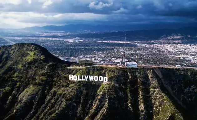 Сан-Фернандо өрөөнү жана Hollywood Hills таза Лос-Анжелес