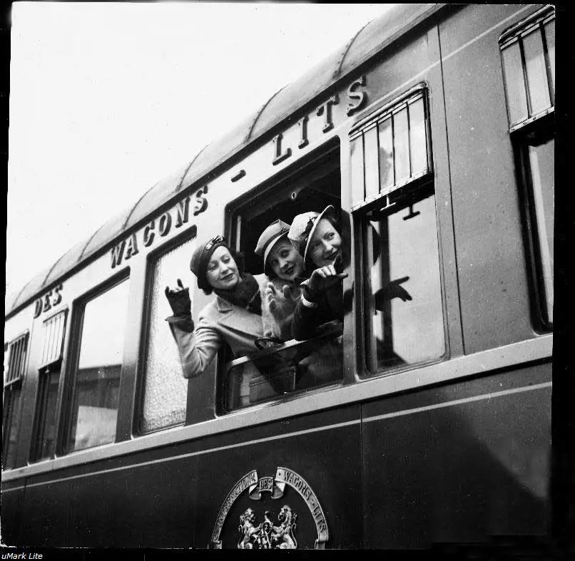 Orient Express female passengers waving goodbye