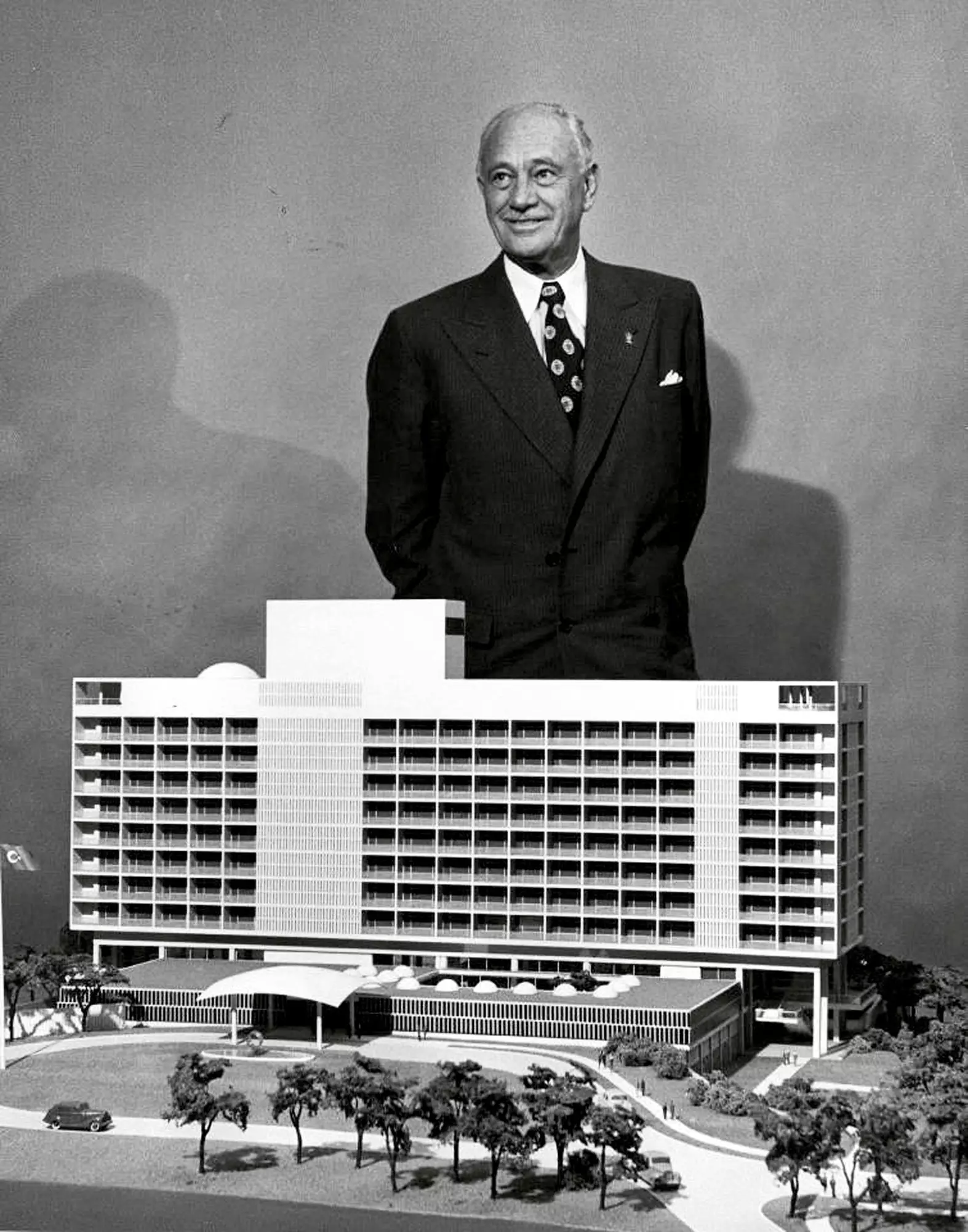 Conrad N. Hilton amb el projecte Hilton Istanbul