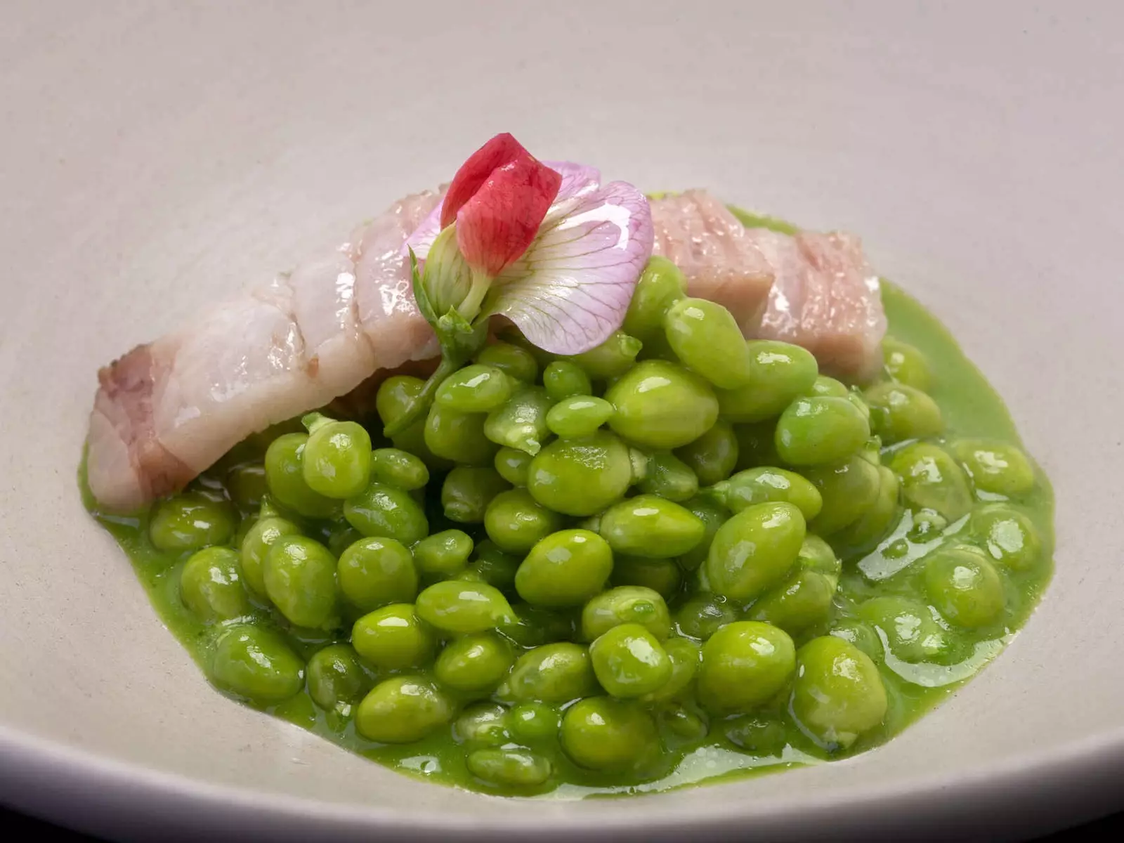 Tear peas with Joselito bacon.