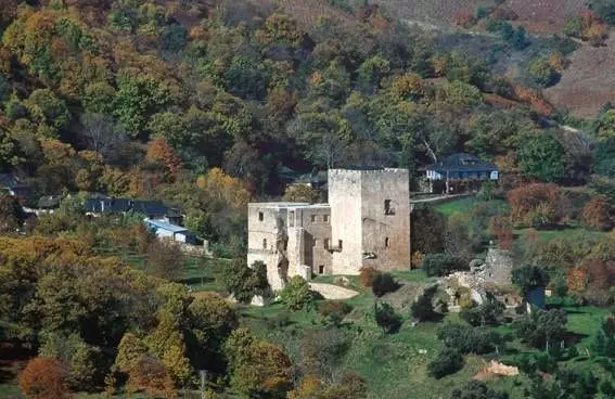 Corullón Castle