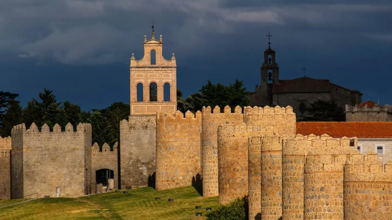 Ávila rinovon rrugën e saj Camino de Santiago