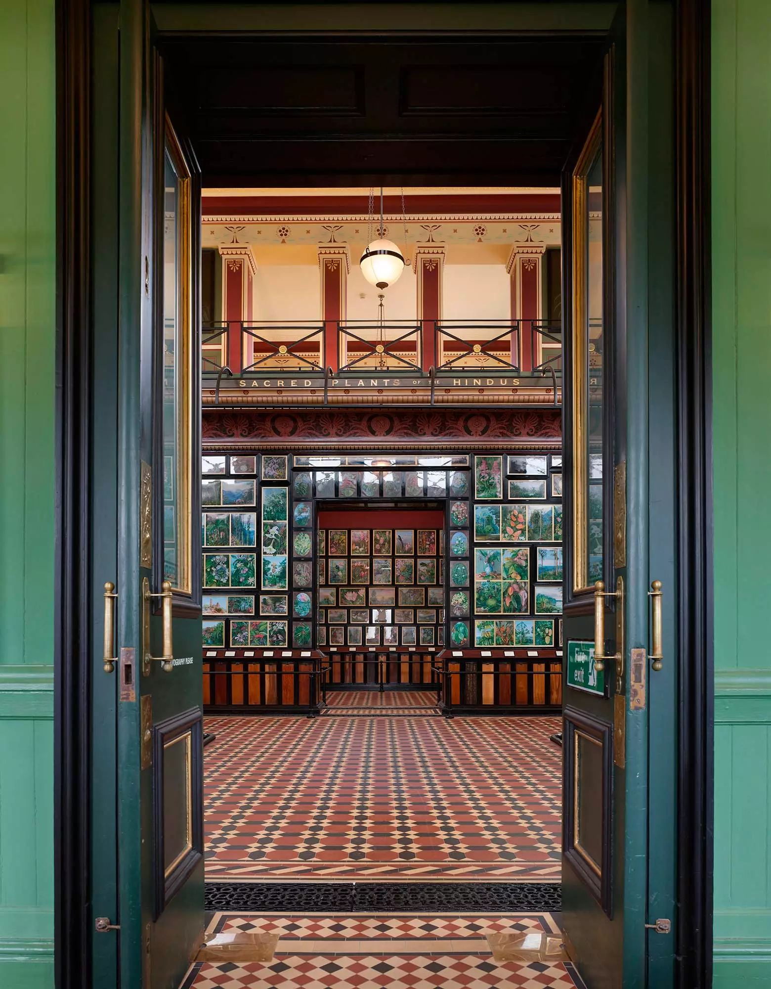 U Londonu, galerija koja nosi njeno ime nastavlja da prikazuje izložbu Marianne North od 1882.