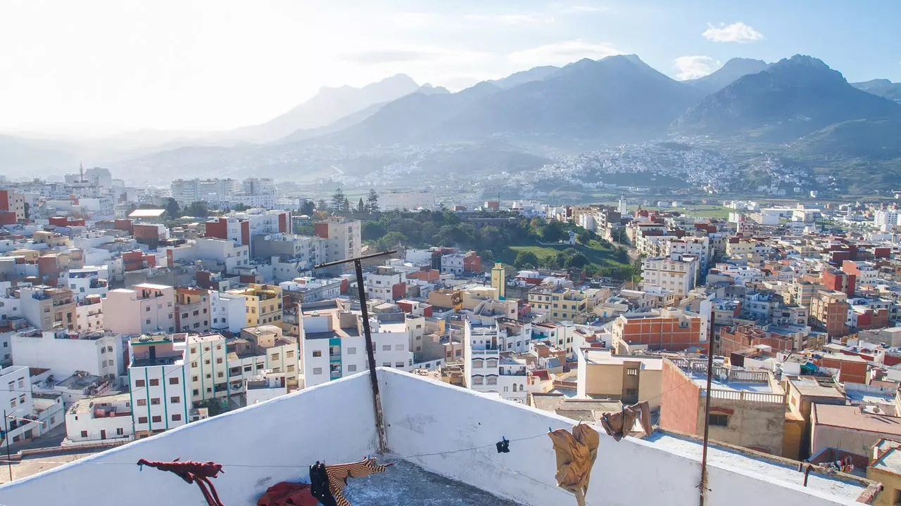 Tangier, Doğu diğer kıyıda