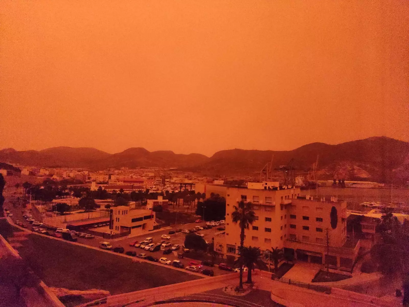 Badai Celia meninggalkan langit oranye di Cartagena Region of Murcia