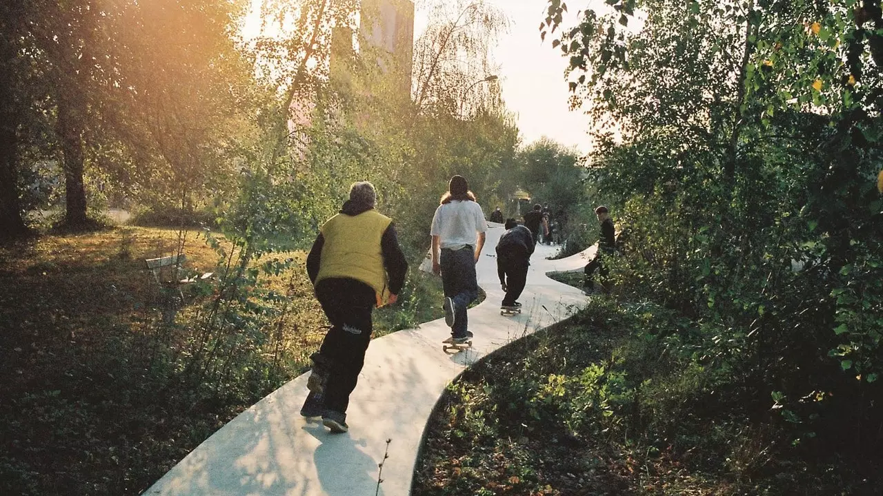 Šis originalus riedlenčių parkas yra gamtos viduryje ir per valandą nuo Paryžiaus.