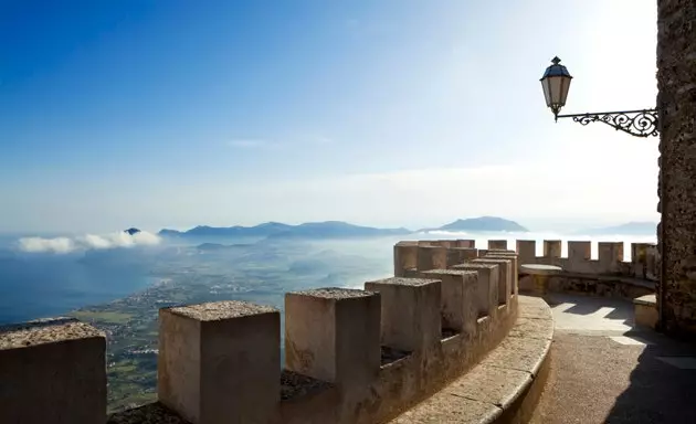 Vue depuis les murs normands d'Erice