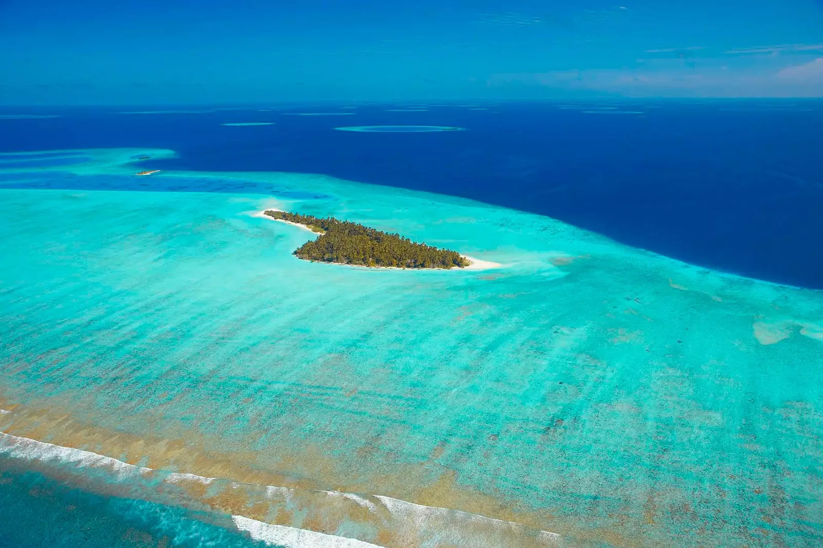 Sarebbe così idilliaco atterrare su un'isola mai calpestata prima...