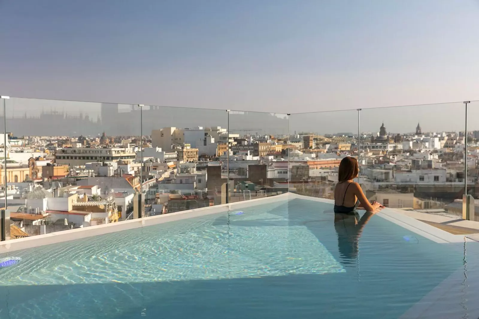 Panormiques de somni des de la piscina del Gran Meli Colom de Sevilla