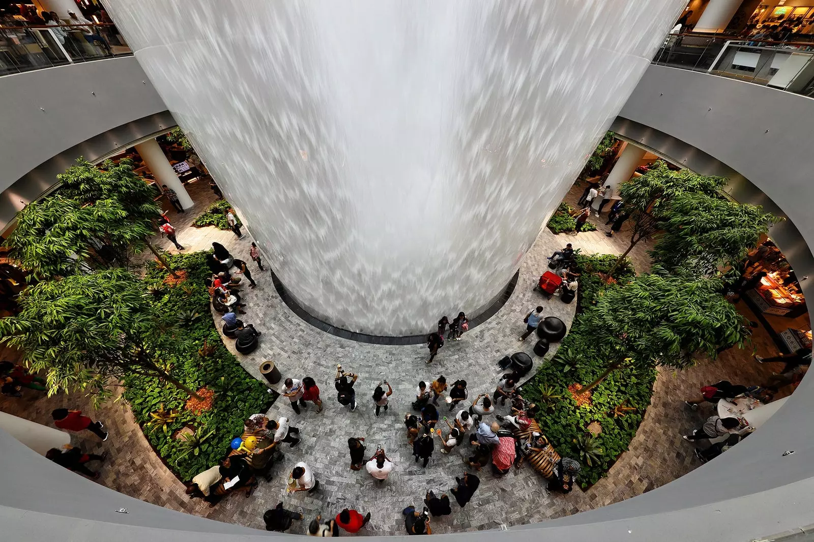 La célèbre cascade de The Jewel à Changi