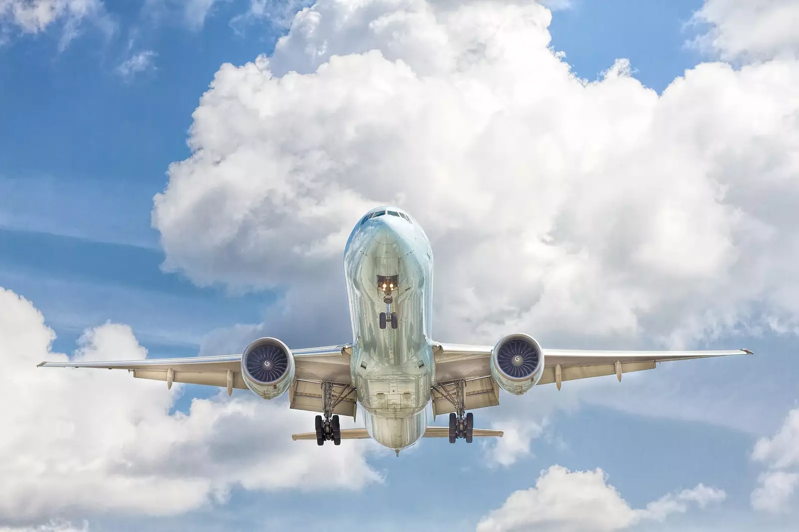 離陸する飛行機