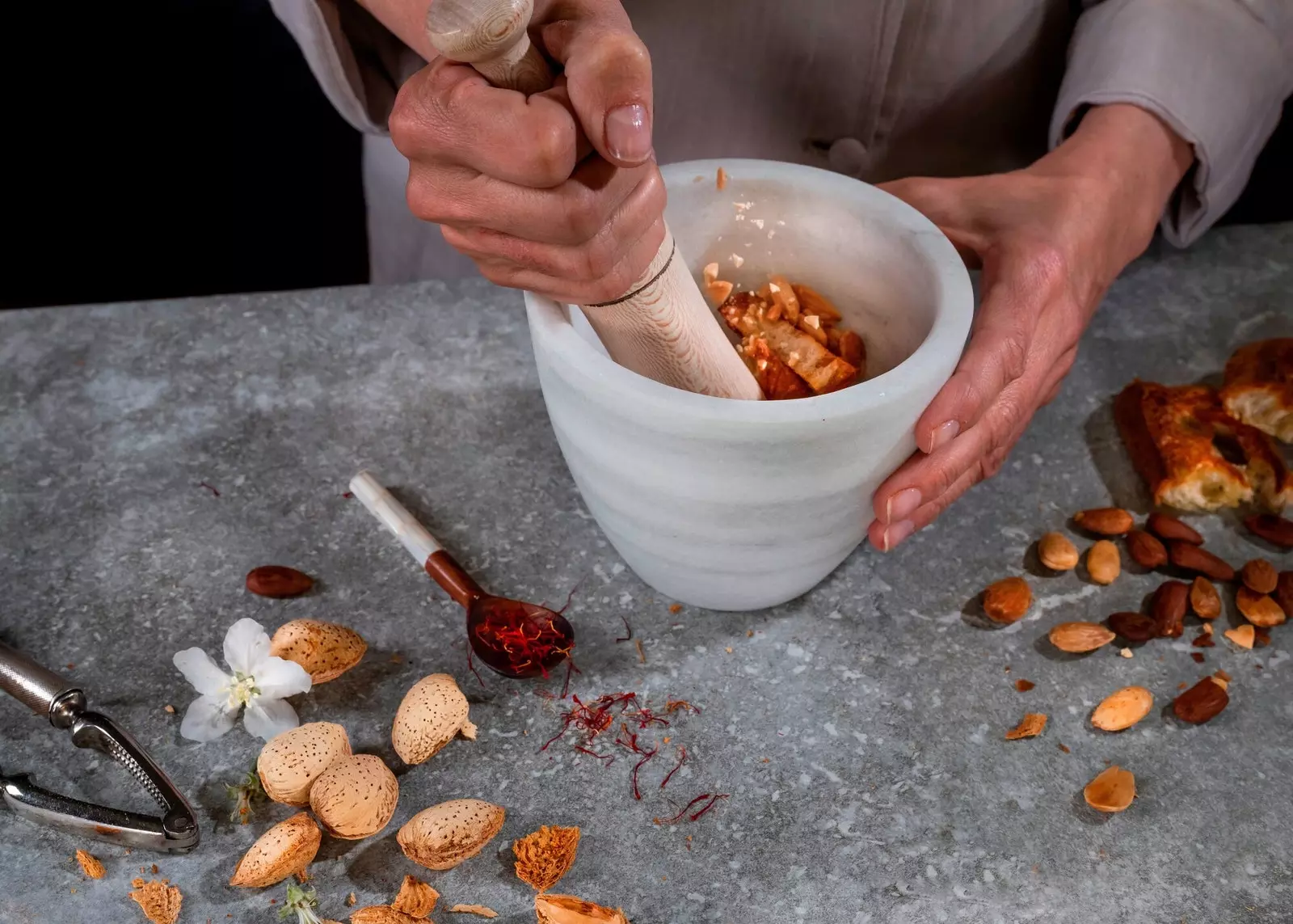 Preparation of chicken in pepitoria