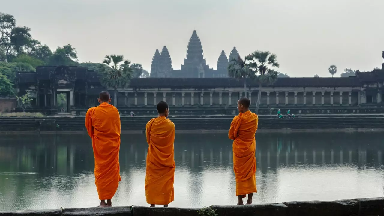 Om Mani Padme Hum, câu thần chú cho một cuộc hành trình tâm linh qua các ngôi chùa Phật giáo trên thế giới