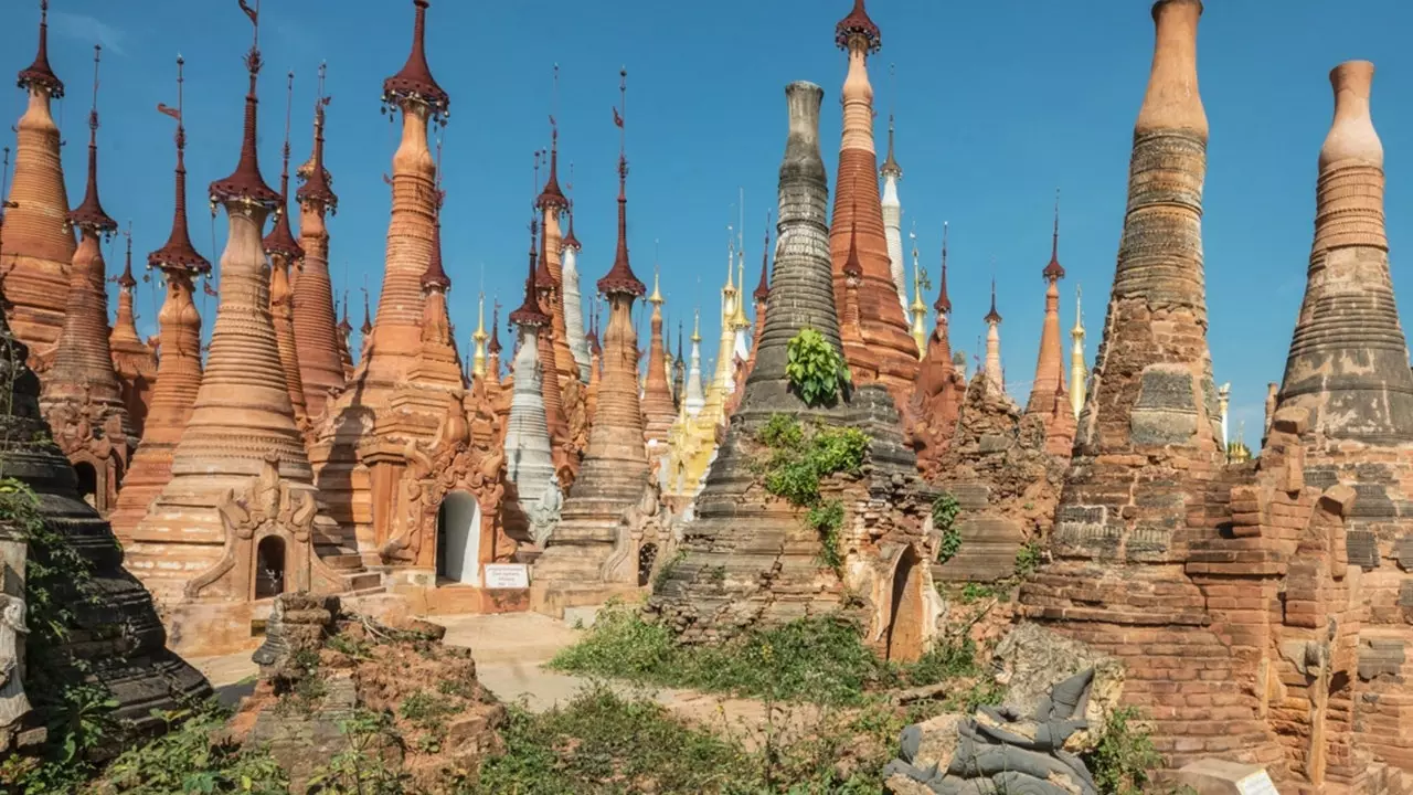 Questo fotografo ha catturato la magia delle pagode abbandonate del Myanmar