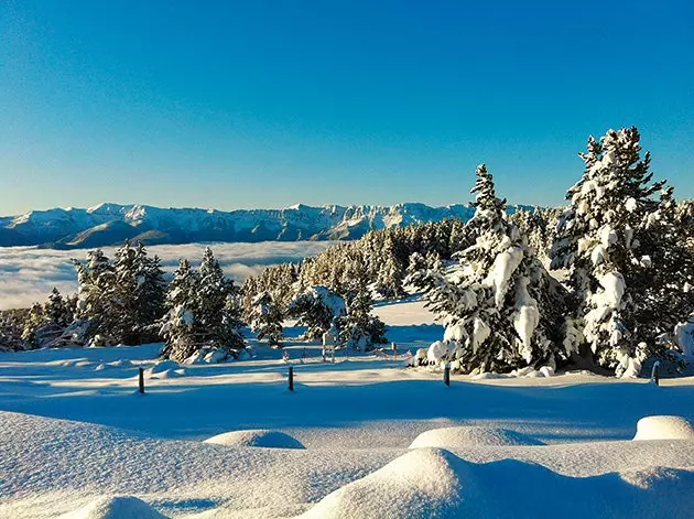 Paisagem de neve perto de Lles