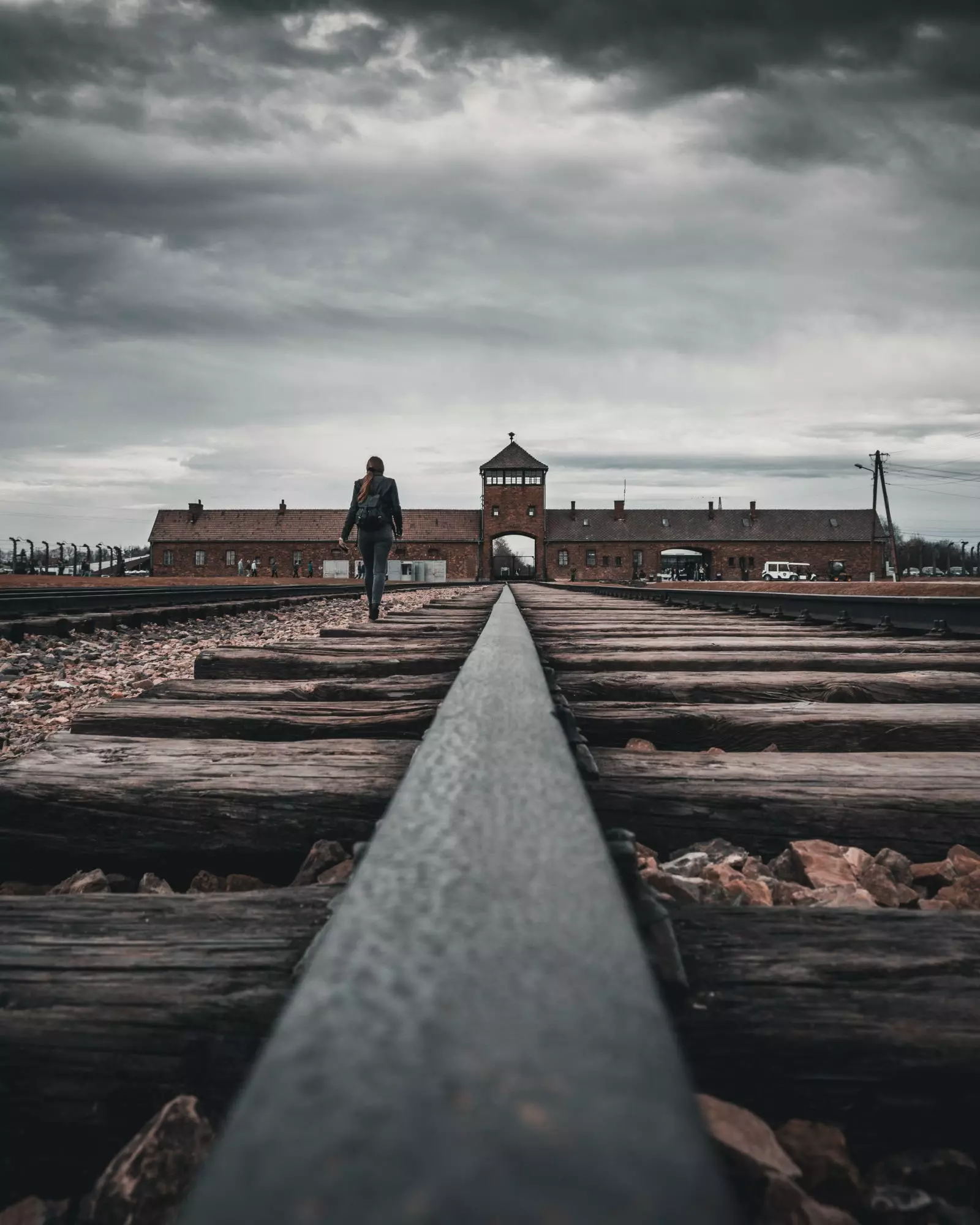 Fotografier som fremmer respekt og hukommelse gjør det. Lette bilder nei takk.