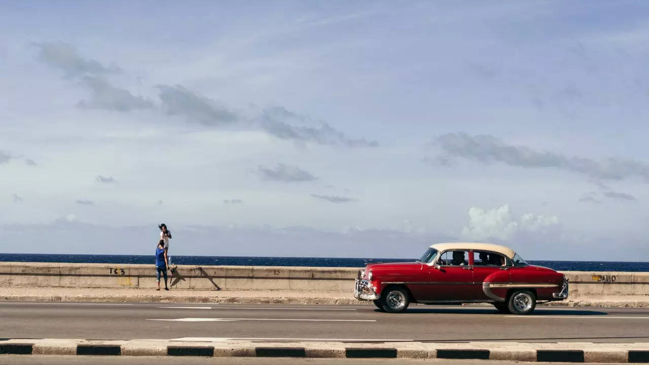 Tulen, rapat dan hangat: intipati Cuba sesuai dalam video ini