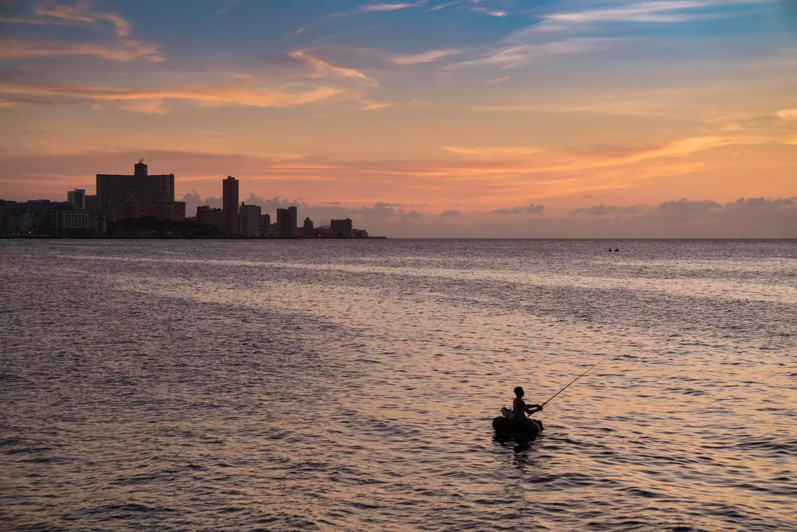 Authentic close and warm the essence of Cuba fits in this video