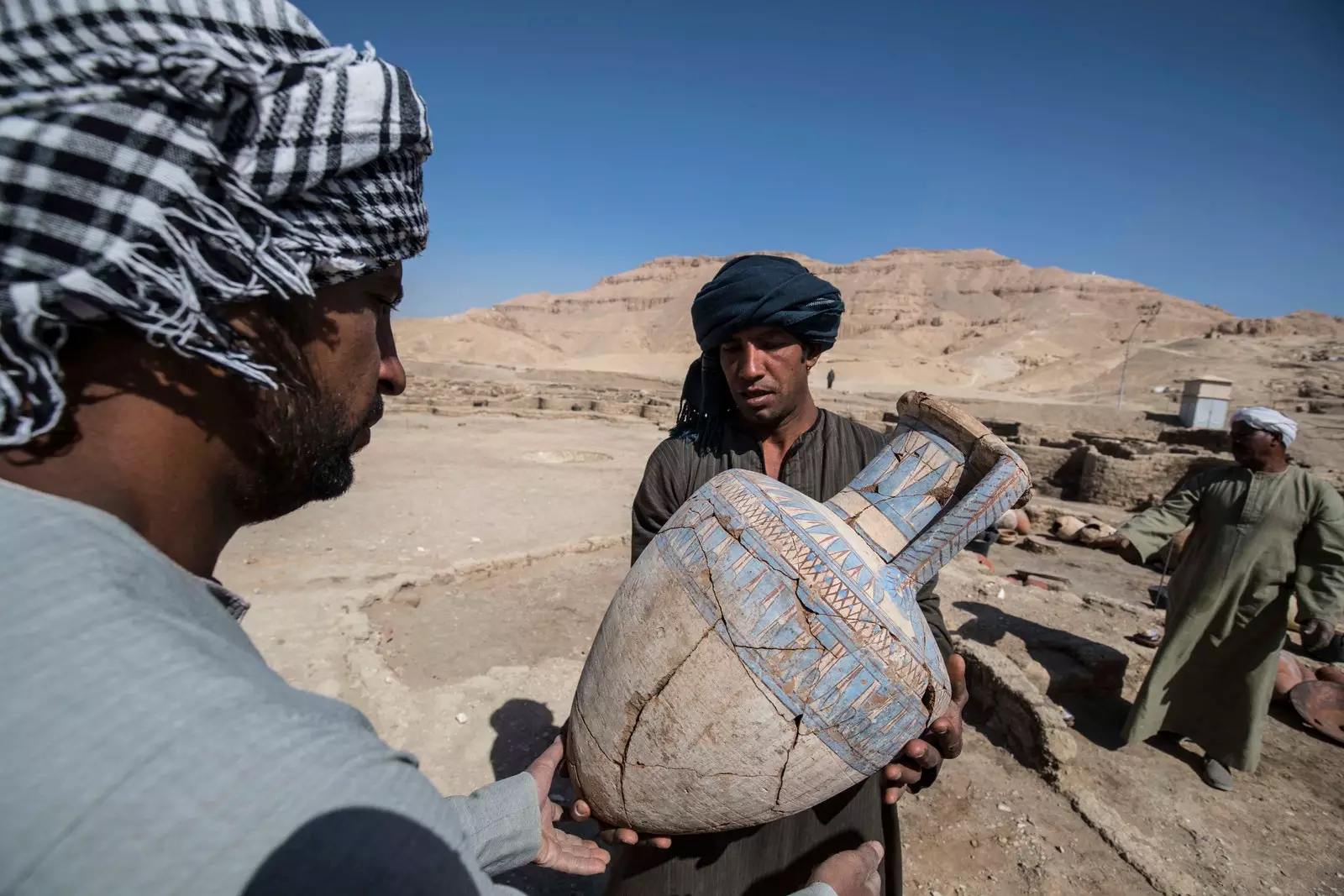 Några av föremålen som hittades i den förlorade staden Luxor