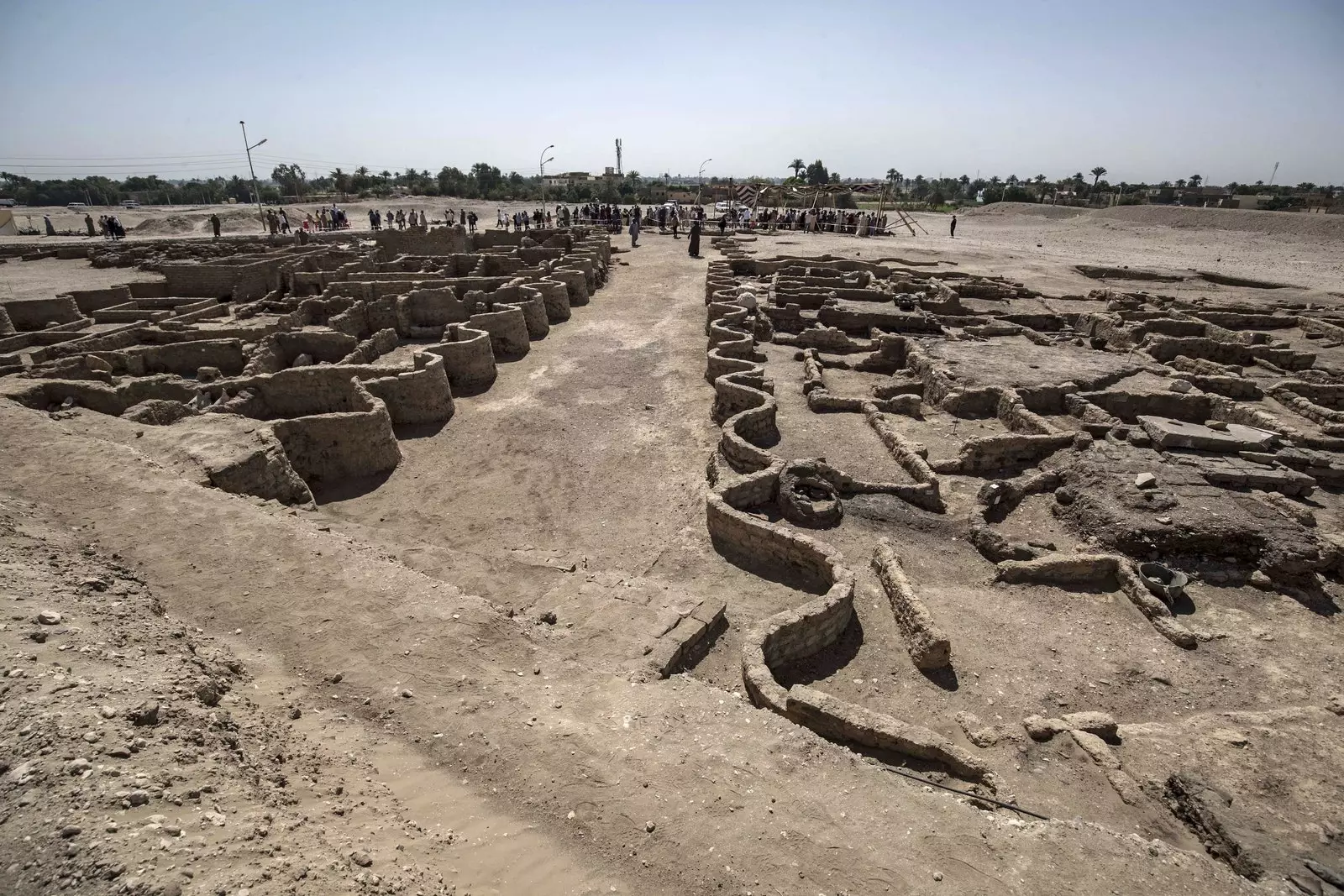 D'Zickzack Mauere vun der 'Lost City of Luxor'