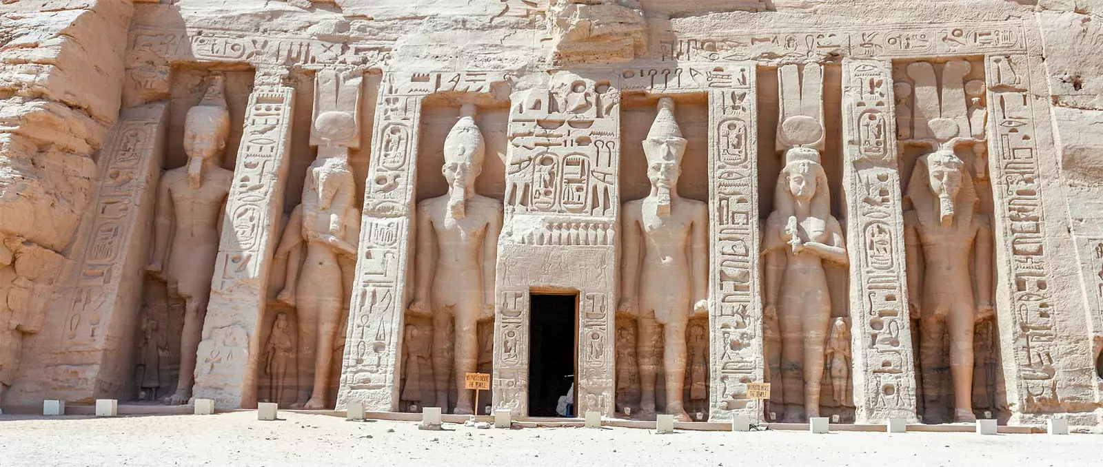 bealach isteach chuig Abu Simbel