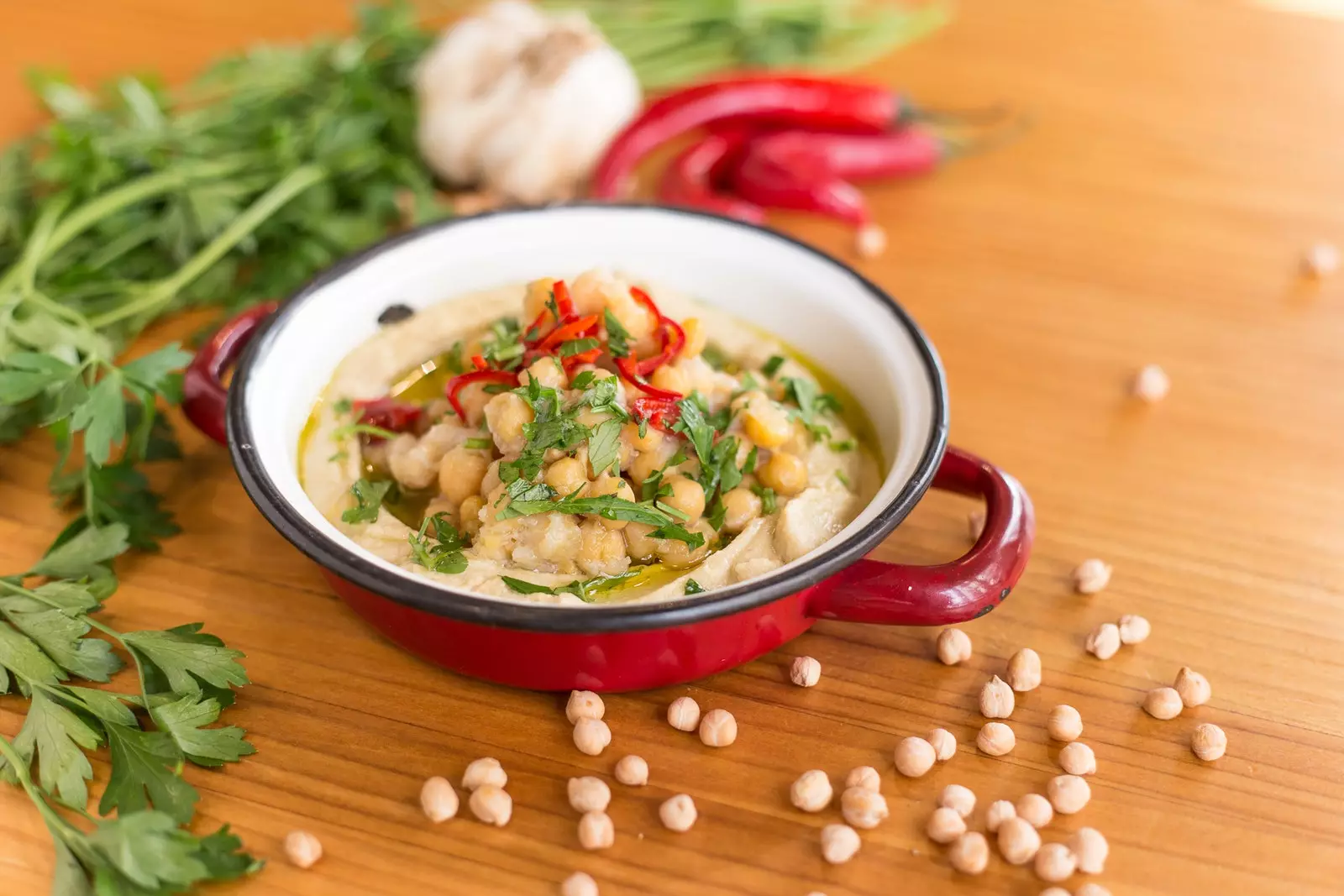 Hummus သည် အရှေ့အလယ်ပိုင်းတွင် အလွန်ရေပန်းစားသော အာရပ်ရိုးရာ ဟင်းတစ်မျိုးဖြစ်သည်။